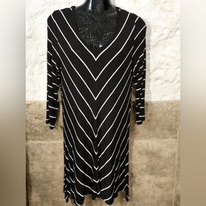 🌟 Larry Levine Black and White Striped V-Neck Dress/Tunic Size M - NWOT
